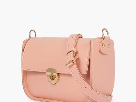 Envy Hold - Peach saddle bag with twist lock Online Sale